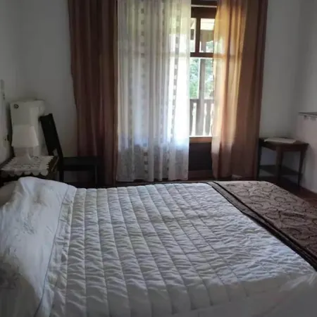 Hause Sogambros 2 * Taxiarkhis (Aristotelis)